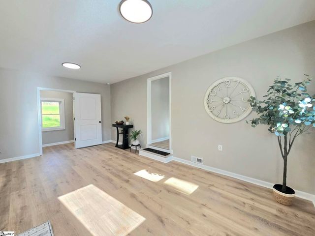 140 Campbell Bridge Road, Seneca, SC 29782