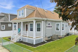 65 Fern St, New Bedford, MA 02744