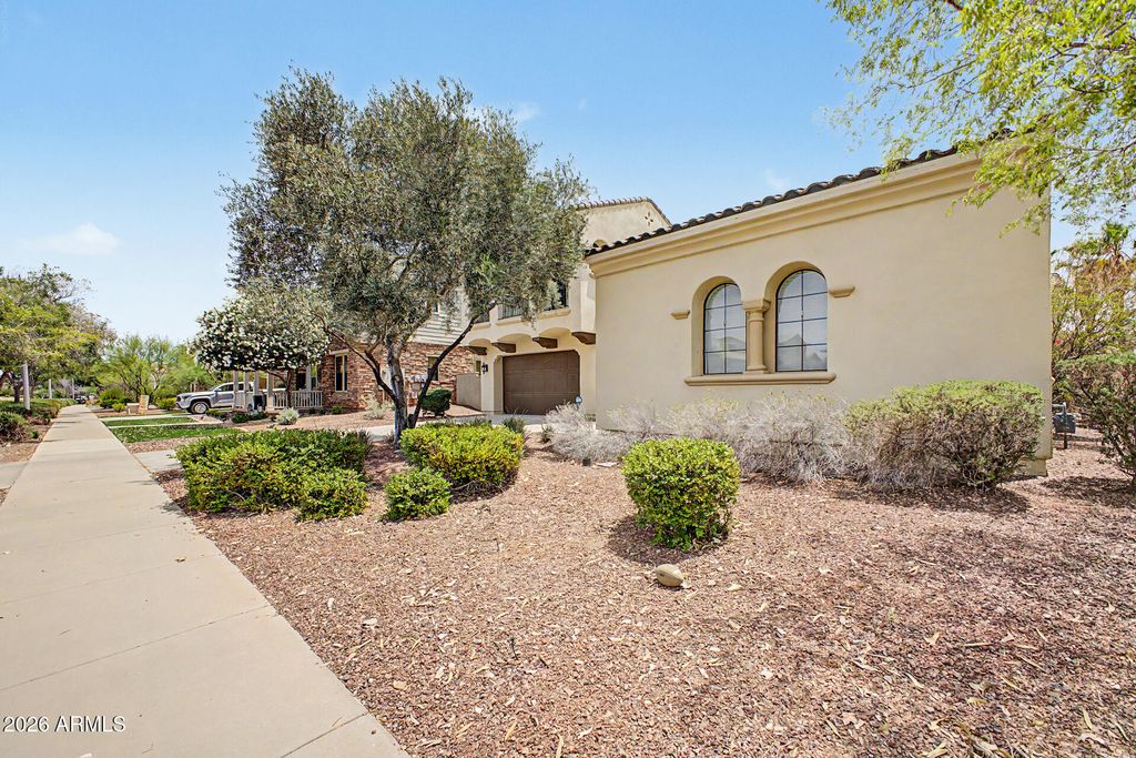 Image 3 of property listing at 20919 W WESTERN Drive, Buckeye, AZ 85396