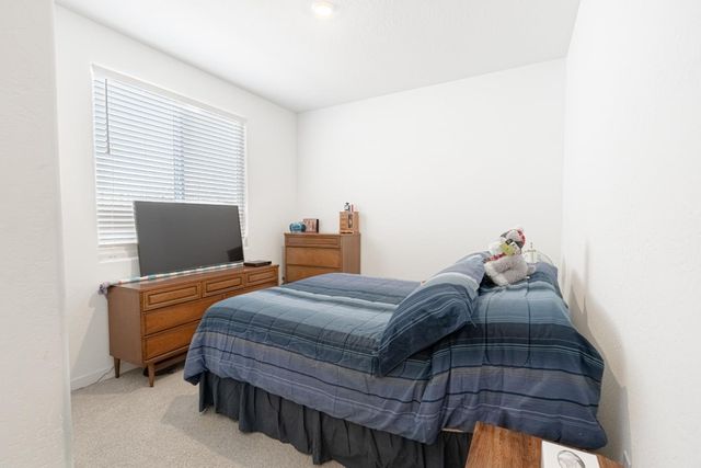 2758 N Applegate Avenue, Fresno, CA 93737