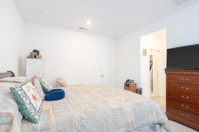 2758 N Applegate Avenue, Fresno, CA 93737