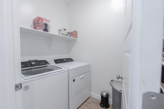 2758 N Applegate Avenue, Fresno, CA 93737