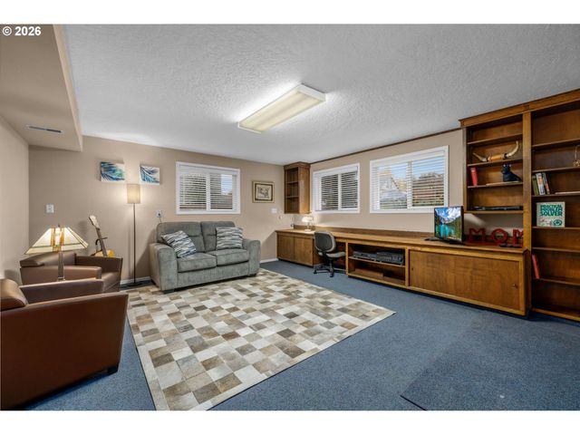 14323 Se BONNIE Way, Milwaukie, OR 97267