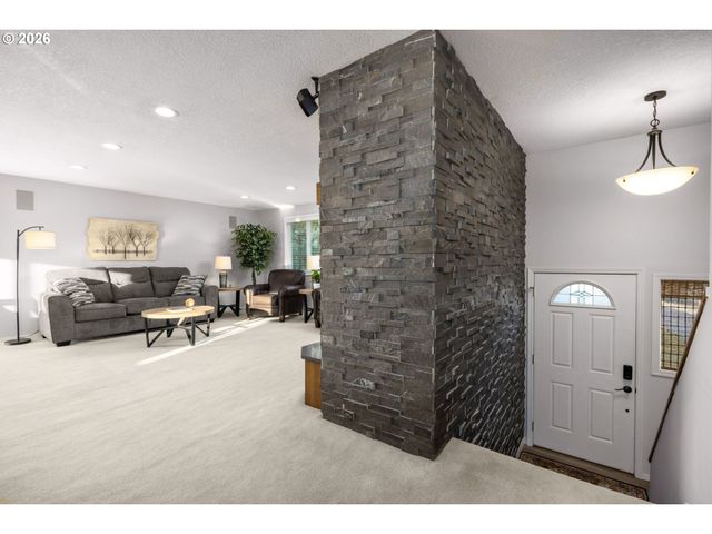 14323 Se BONNIE Way, Milwaukie, OR 97267