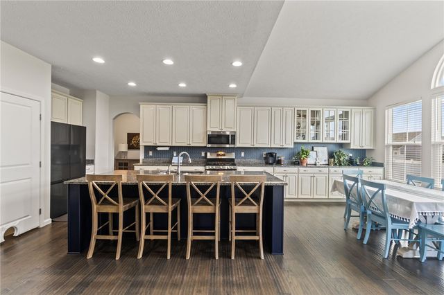 1148 Red Maple Drive, Troy, OH 45373