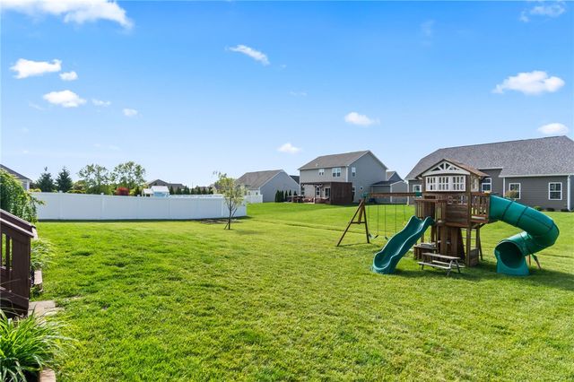 1148 Red Maple Drive, Troy, OH 45373