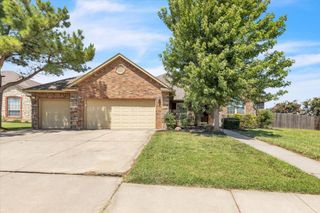 10813 Middlesbrough Lane, Yukon, OK 73099