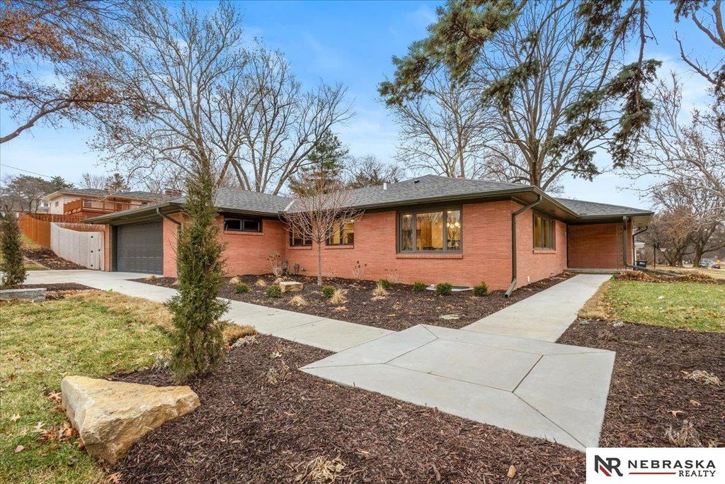 2009 S 88th Street, Omaha, NE 68124
