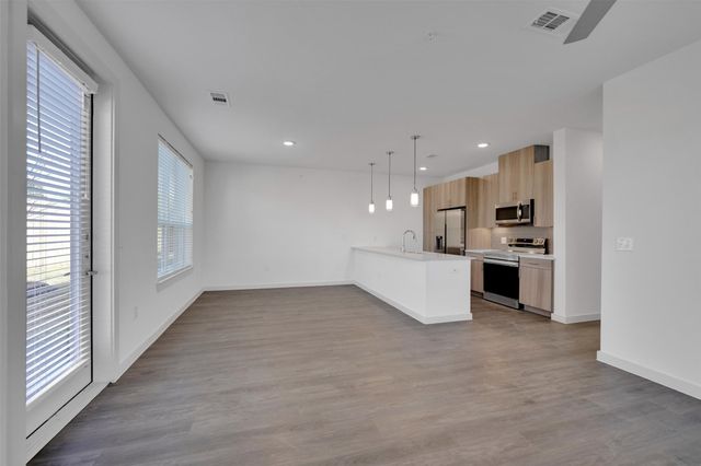 10030 Garland Road 0702, Dallas, TX 75218