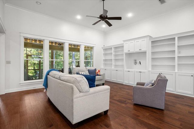 71 N Founders Way, Hattiesburg, MS 39401