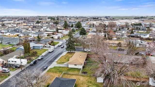 437 Sharon Avenue E, Moses Lake, WA 98837
