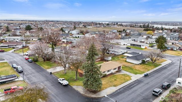 437 Sharon Avenue E, Moses Lake, WA 98837