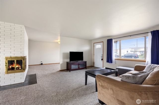 437 Sharon Avenue E, Moses Lake, WA 98837