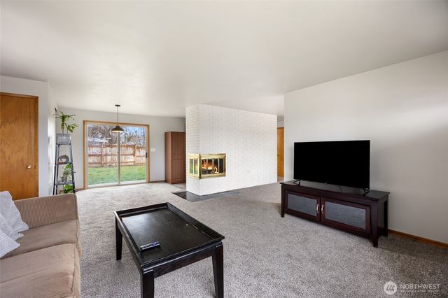 437 Sharon Avenue E, Moses Lake, WA 98837