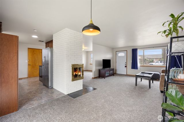 437 Sharon Avenue E, Moses Lake, WA 98837