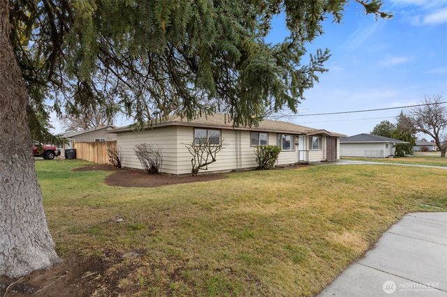 437 Sharon Avenue E, Moses Lake, WA 98837
