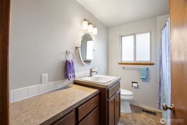 437 Sharon Avenue E, Moses Lake, WA 98837