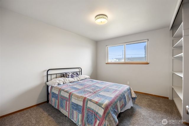 437 Sharon Avenue E, Moses Lake, WA 98837