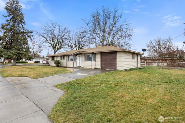 437 Sharon Avenue E, Moses Lake, WA 98837