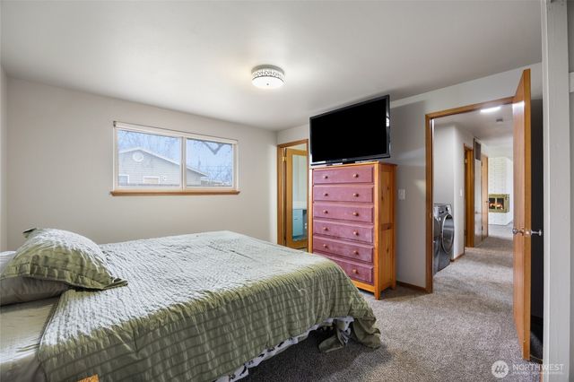 437 Sharon Avenue E, Moses Lake, WA 98837