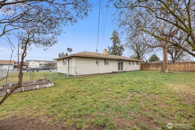 437 Sharon Avenue E, Moses Lake, WA 98837