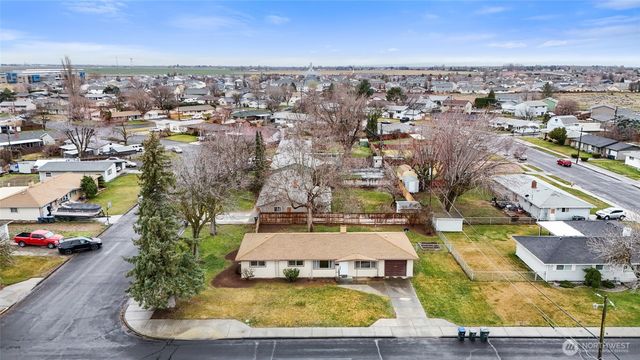 437 Sharon Avenue E, Moses Lake, WA 98837
