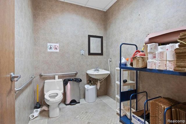 5641 Schaefer, Dearborn, MI 48126