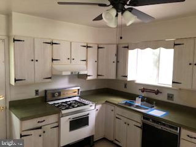 6102 SEMINOLE ST, College Park, MD 20740