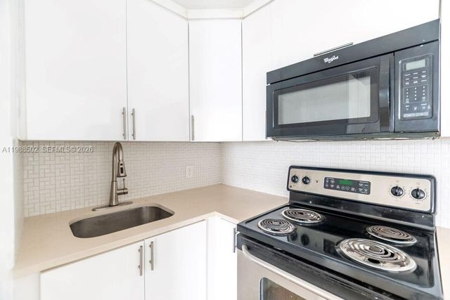 1990 Marseille Dr 402, Miami Beach, FL 33141