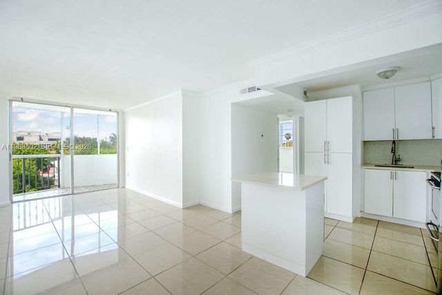 1990 Marseille Dr 402, Miami Beach, FL 33141