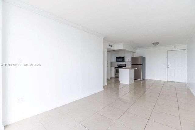 1990 Marseille Dr 402, Miami Beach, FL 33141