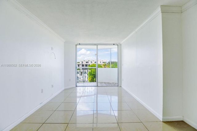 1990 Marseille Dr 402, Miami Beach, FL 33141