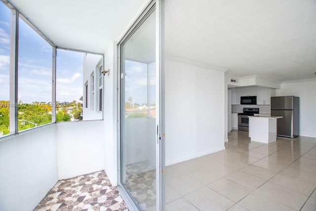 1990 Marseille Dr 402, Miami Beach, FL 33141