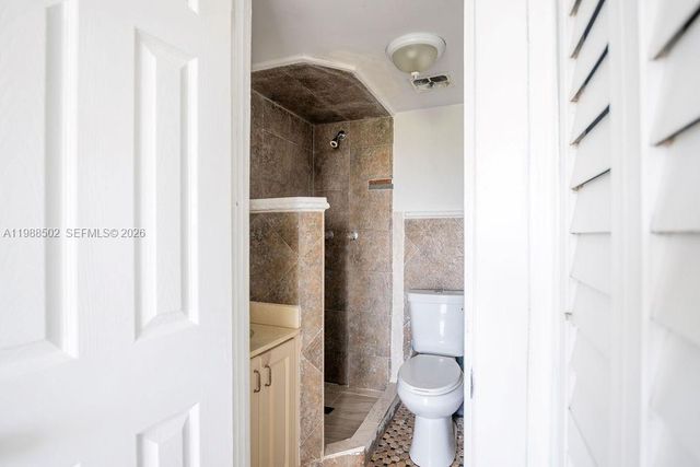 1990 Marseille Dr 402, Miami Beach, FL 33141