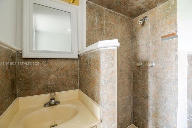 1990 Marseille Dr 402, Miami Beach, FL 33141