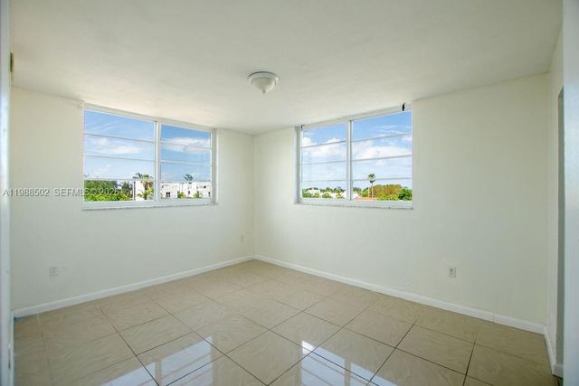 1990 Marseille Dr 402, Miami Beach, FL 33141