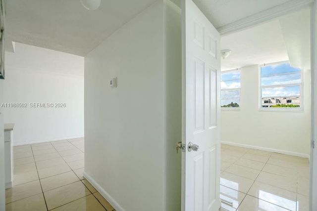 1990 Marseille Dr 402, Miami Beach, FL 33141