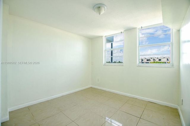 1990 Marseille Dr 402, Miami Beach, FL 33141