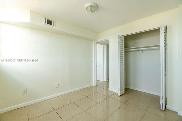 1990 Marseille Dr 402, Miami Beach, FL 33141