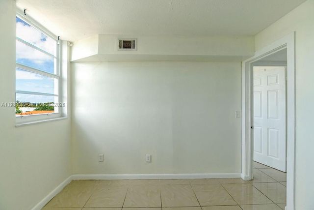 1990 Marseille Dr 402, Miami Beach, FL 33141