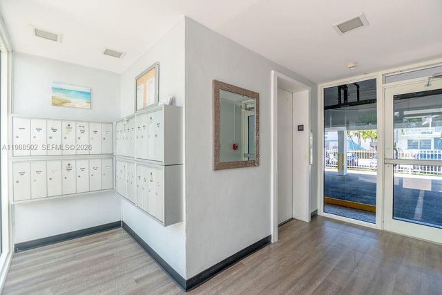 1990 Marseille Dr 402, Miami Beach, FL 33141