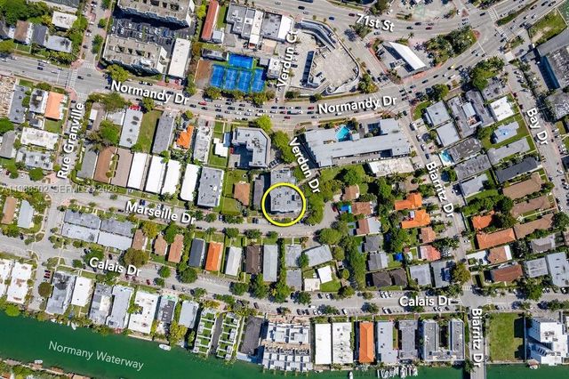1990 Marseille Dr 402, Miami Beach, FL 33141