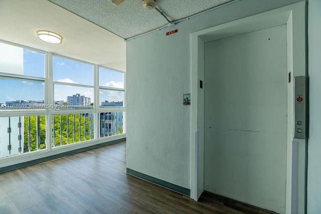 1990 Marseille Dr 402, Miami Beach, FL 33141