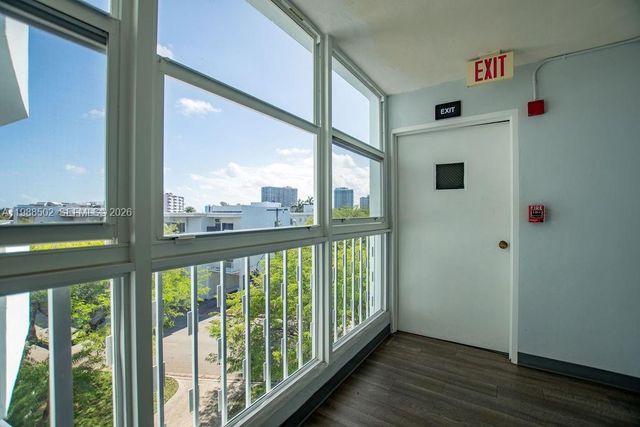 1990 Marseille Dr 402, Miami Beach, FL 33141