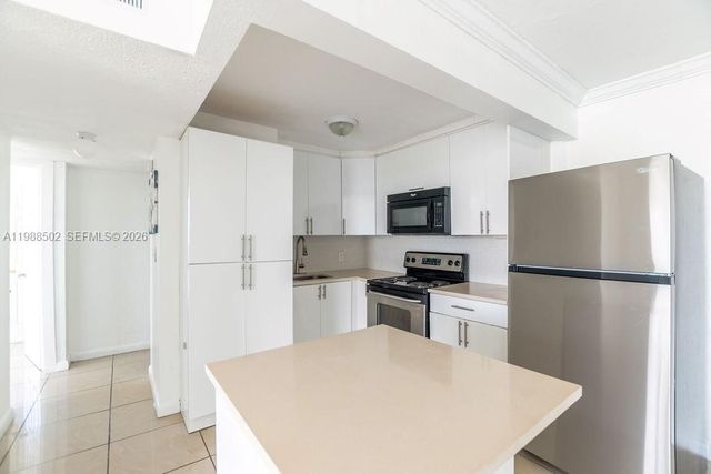 1990 Marseille Dr 402, Miami Beach, FL 33141