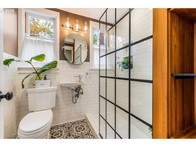 3111 Se 62ND Ave, Portland, OR 97206