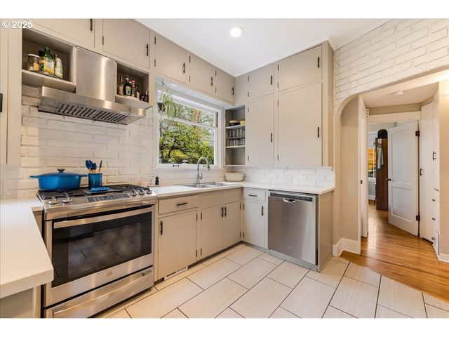 3111 Se 62ND Ave, Portland, OR 97206