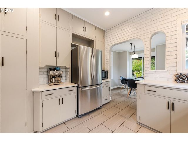 3111 Se 62ND Ave, Portland, OR 97206