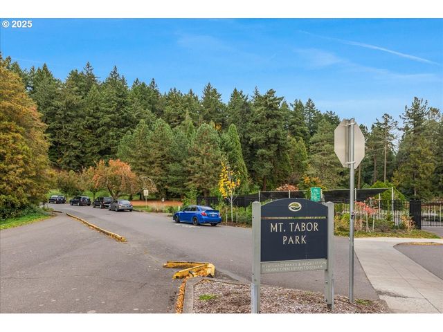 3111 Se 62ND Ave, Portland, OR 97206