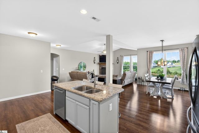 977 Garnet Circle, Chesnee, SC 29323